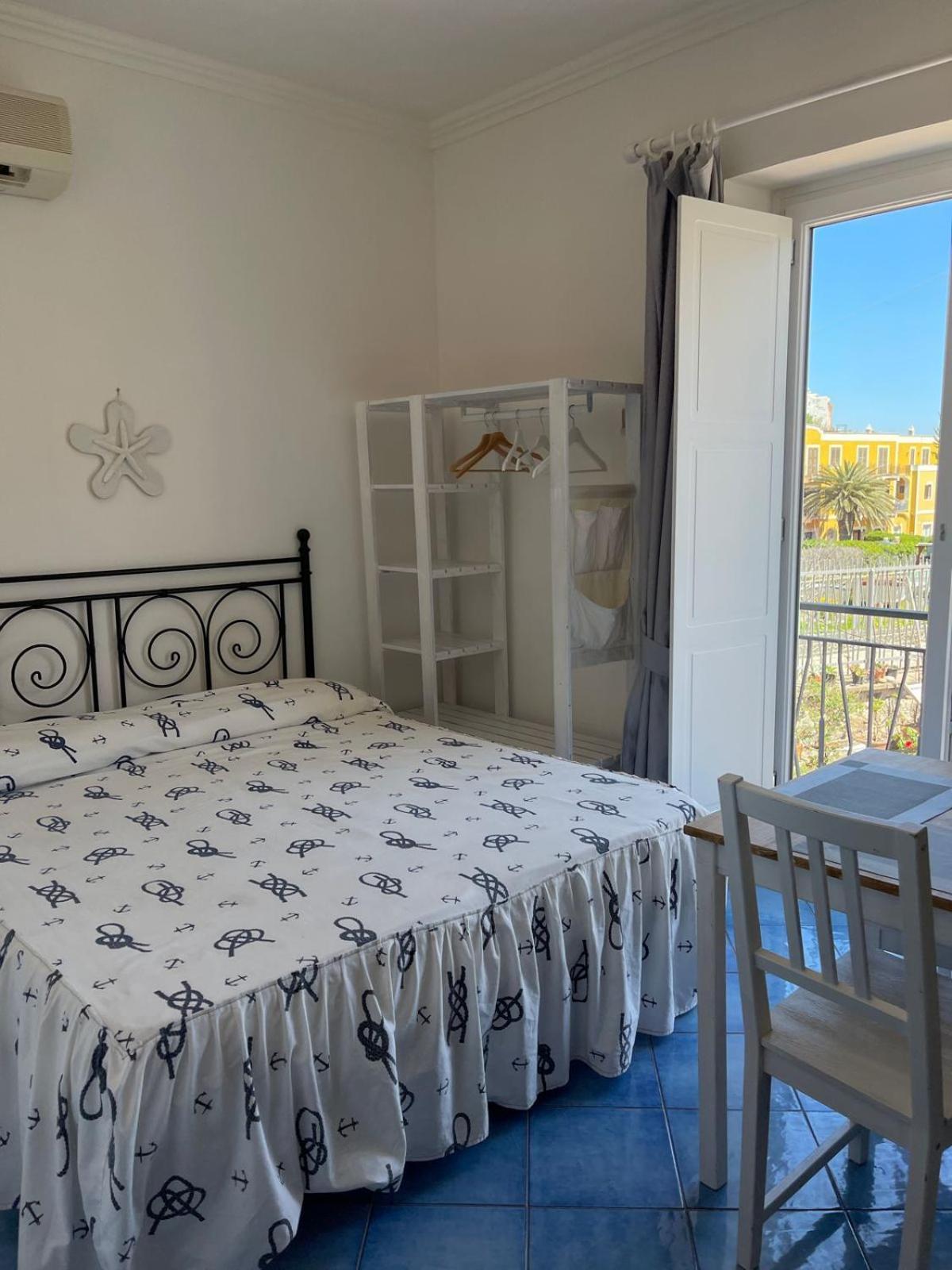 Ponza Inn- Casa Giovanna Exteriör bild